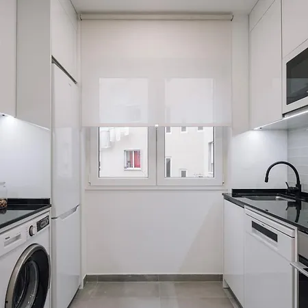 Estoril - 2 Bedrooms In Estrela * ליסבון